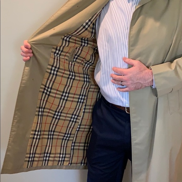 Burberry’s trench coat - Picture 3 of 8